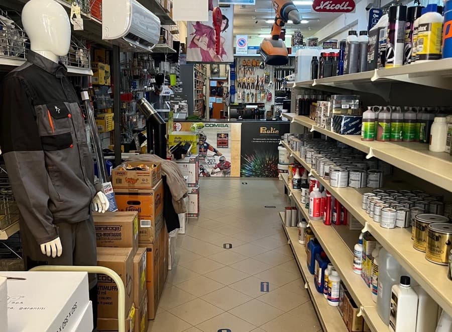 Interno del negozio MF System — Ferramenta Valderice